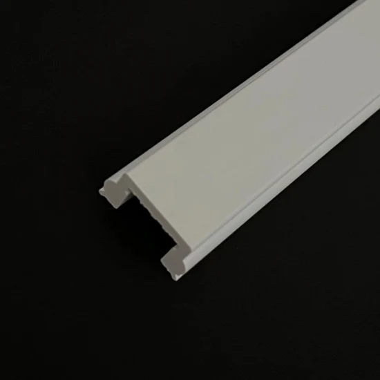 Profil en PVC extrudé en plastique blanc à une ligne de haute qualité